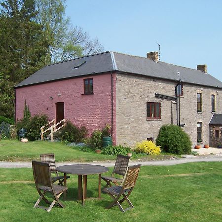 Bed and Breakfast Brynderwen Llangorse Екстер'єр фото