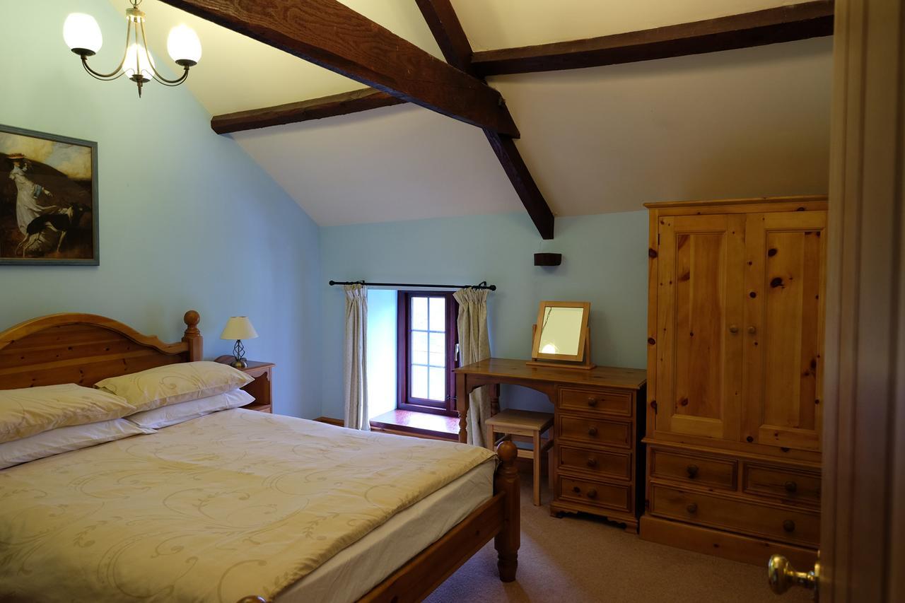 Bed and Breakfast Brynderwen Llangorse Екстер'єр фото
